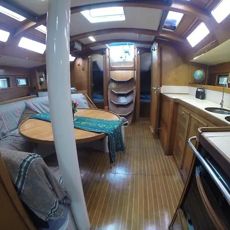 Botel Original Sailboat Xperience